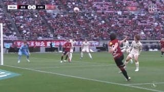 ミラクル過ぎるだろ！！スライディングでボール奪取→爆速スプリント→意地のクロス！感動の逆転ゴールを生み出した“鬼のハードワーク”の一部始終