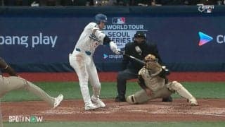 覚悟して尻ペタン…大谷翔平の特大フライにホームランと諦めた捕手のおもしろリアクション