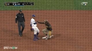 「宇宙は大谷翔平を中心に回っている」現地局のおもしろイラスト 地球を指でひとつまみ、デコピンも登場