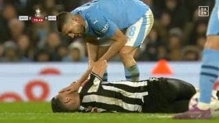 ムチのような一撃！球際でビンタ一発 怪物ハーランドのしなる指先が相手の顔面をとらえた決定的瞬間に一時騒然