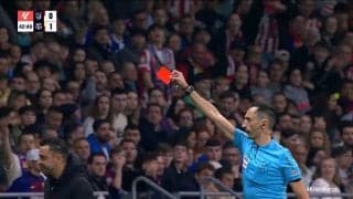 いったい何をした？バルサ監督、今度はレッド！たった2分間でカード連発、即刻退場処分が言い渡された瞬間！「これはベンチで止めてほしい」