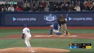 あそこに飛んだらヤバい！ 大炎上する山本由伸にトドメを刺した“痛恨プレー”　ドジャースの三塁手が捕球ミス「守備下手すぎだろ！」「ファインプレーかエラーの二択w」