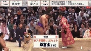 「泣いてる」「泣いていいぞ尊富士」ケガと困難を乗り越え110年ぶり新入幕V！ 優勝直後のワンシーンにファン感涙 24年ぶり史上6人目の三賞“トリプル受賞”のW快挙も
