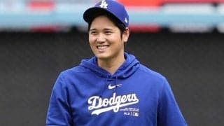 大谷翔平の左手に意外なアイテム　古巣から“粋な計らい”…手作りの手土産は「泣ける」