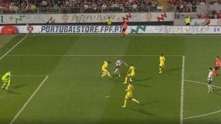 ボールを持った瞬間、スタンドから大歓声！“ポルトガルの魔術師”が“半歩”で流れを変えた、ミラクルカットインショット炸裂の瞬間