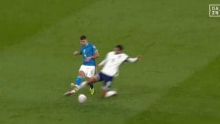 「そりゃカードだろ！」親善試合で90分に5回もファウルしたイングランド代表　あわや大怪我の極悪アフタータックルに厳しい声殺到「荒すぎ！危険すぎ！」