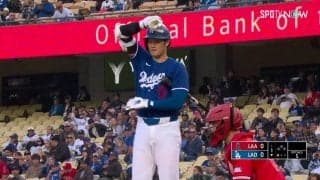 大谷翔平「難しい」と語った気持ちの切り替えは？元通訳の疑惑へ言及直後、注目の第1打席で見せた表情に「ちょっとはにかみながら打席に入った」