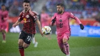 「真の紳士たちだ」冷たい雨に打たれ続けたエスコートキッズに…波及していく選手たちの優しさが話題に「1人の優しさから始まった」