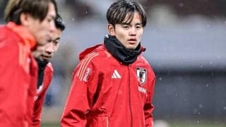 「えええ！日本代表ユニ買ってくれてるじゃん」ソシエダ帰還の久保建英と“自撮りツーショット”に成功した地元少年が話題！「大人気!!」「愛されてるなあ建英」の声