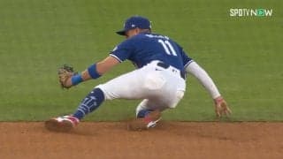 「足の速いトラウトをあの深い位置からアウトに」内野守備に不安のドジャースを名手ロハスは救えるか 弾丸打球を華麗にさばく美技に鬼肩レーザー