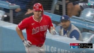 一体、何が起きた…？ 大谷の“兄貴分”トラウトが刺された直後に見せた“表情”にファン騒然 「何だ、あの返球」「さすがにムカつくだろ」