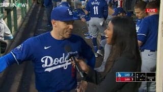 「あのね、タッチが低いんだよ！」大谷翔平の頼れる兄貴・フリーマン、“予想外”の不満ぶちまけ！ 女性リポーター爆笑「めちゃワロてる」「確かに低いw」