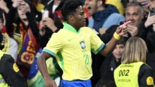 「可愛すぎる」「なんてロマンチック」ブラジルの17歳エンドリッキがスタンドの美人彼女とキス！試合後の熱い光景が話題に「17歳ですでに勝者だ」