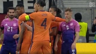 「シンプルに暴力」「怖すぎる…」小競り合いから“パンチ一発”→軽く吹っ飛ばした瞬間　身長195cmのフィジカルモンスターが絡んできたドイツ代表DFを威嚇した一撃