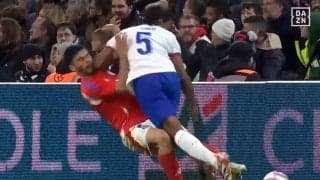 「格闘技かよ！」「危険すぎる…」ジャンピングエルボーが顔面に直撃…フランス代表DFとチリ代表DFが激しく衝突して悶絶した一部始終