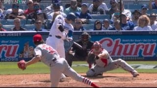 「打球はやっ！」「打球ほぼ見えない」大谷翔平、弾丸ヒットに守備の名手“ドン引き” 「セカンドの1メートル横なのに…」