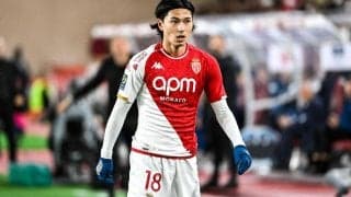 「発想が凄い」「何しとんねん」南野拓実のリフティング相手はまさかの重機…！異色のコラボが話題に「操作してる人もすごくない？」