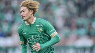 「ボールボーイと警備員のガッツポーズほんと好き」東京VのFW染野が決めた劇的同点弾での、警備員らが喜ぶ姿が「可愛い」「愛おしい笑」と話題に！ カメラが捉えた驚きの姿