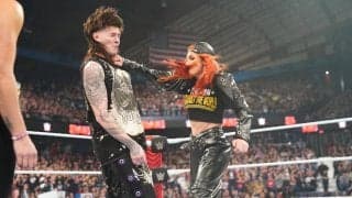 女王の傍らで“嫌われ者”がぶっ倒された…衝撃場面に表れたWWEのショーの奥行き「想像を掻き立て、主役を際立たせる名脇役」の存在【清野茂樹アナ連載＃9】