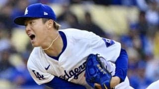 「彼はただ、支配的だった」山本由伸、雨中の快投で本拠地デビュー！5回無失点のパフォーマンスを絶賛「投球の中には“アンフェア”なものもあった」