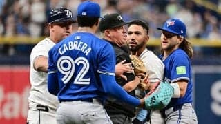 握り潰される顔面「なんで押したんだ？」　開幕早々からゴング…乱闘勃発にファン皮肉