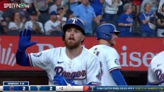 大谷翔平の同志が移籍先で初打席初アーチ！「俺たちのウォルシュ！」鈴木誠也の頭上を越える126m弾に笑顔満面の瞬間