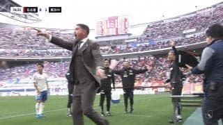 「審判団は説明必須」「バチギレでいい」選手の交代準備中にリスタートされて監督が大激怒　失点につながる重要局面のゴタゴタにSNSも大物議