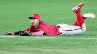 広島・菊地は「衰えてんの？」　垂直飛び→衝撃捕球に打者唖然…「えぇって顔してる」