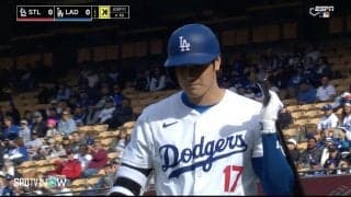 「これは入ってないだろ」「振らないと」大谷翔平、“微妙”三振判定に思わず天を仰ぎ落胆 ファンも複雑心境