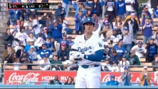 大谷翔平の“驚速”ツーベースに球場“異例熱狂” 立ち上がって拍手喝采…観客も脱帽した衝撃的光景