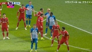 お前、ぶっ飛ばすぞ？ 拳を振り上げてブチギレ！ゴール前の激しい競り合いからあわや一触即発　リバプールの闘将がキレすぎてヤバい瞬間