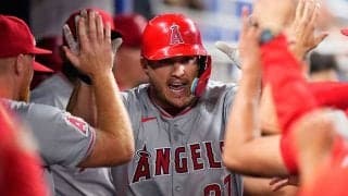 トラウト、驚愕の2発＆144m弾　“復活気配”もファン悲嘆「無駄になるのを見続ける」