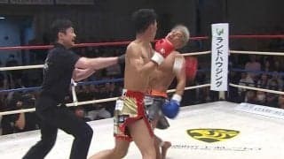 立った瞬間にバコッ！ 1ダウンで“2度”沈む珍しい衝撃KO「不用意に立たない方が良かった」「ダメージやばそう」