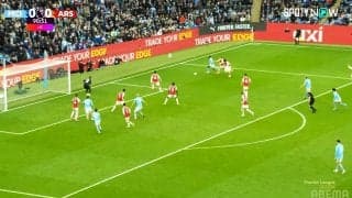 冨安健洋も置き去り…最強ドリブラーが“エグすぎる加速”で２人を抜き去った瞬間！ 圧巻の超スピードが話題沸騰「ドリブル怖すぎる」「なんだ今の」