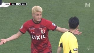 「これはさすがにファウルだろ」鈴木優磨、シャツを引っ張られて引き倒されても“ノーファウル”の判定に抗議の瞬間　「こういうとき笛吹かれないよね」ファンも不満噴出