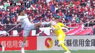 「何回やんねん」「カード出せよ」浦和GK西川のキックを再三妨害した福岡FWにファウルの判定！「キックモーションに入ったら何もしてはいけない」元日本代表も苦言