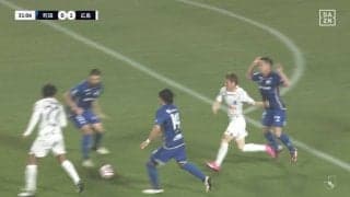 「キレッキレ！」「破壊力えぐいて」鉄壁・町田ディフェンスをぶち破る超強気な“密集破壊ドリブル”炸裂！広島・満田の“忍者ムーブ”で無双町田が初めて先制された瞬間「完璧に崩したな」