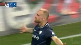 “ドッペルパック”達成の瞬間 浅野の目の前で…相手選手のプレゼントボールからボーフムFWの鮮やかヘッドが炸裂！