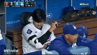 大谷翔平に笑顔が戻った！移籍後初アーチにベンチで久々“ニッコリ” 「アカン泣きそう」「苦しんだけどついに…」ファンの喜びもひとしお