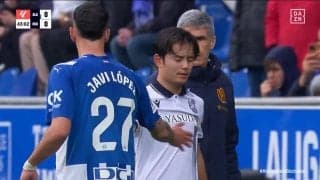 「大丈夫か？」負傷交代の久保建英を気遣い敵味方双方の選手が次々に歩み寄るやさしい一幕 親指を立てて“グッドサイン”も苦悶の表情で「4月14日に回復」は本当か？