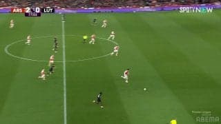 「理不尽すぎる！」冨安健洋、“ワールドクラスの守備”を炸裂した瞬間！ 圧巻だった予測能力＆スピードにネット絶賛の嵐「スプリントかっこええ」「ビビるな」