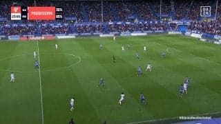 「タケうっま！」久保建英が1人2役!? DF5人を煙に巻くカットイン＆スルーパス発動！自らパスコースを作りボールを送る超絶テクニックにスタジアムが騒然とした瞬間