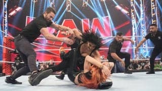 暴走女王レスラー、大男たちを衝撃KO！ 「大男たちが…」「犠牲者が…」放送席絶句