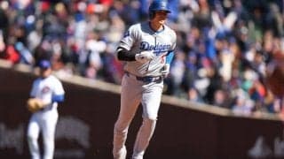 大谷翔平の「狂気のスイング」 現地アナリストも感嘆した“右手一本”でスタンドインの力と技