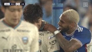 「お前よくやったな」バチバチのバトルが終わった直後のやり取りにほっこり　昨季得点王が体を張って自分を止めた19歳DFを笑顔で称えるワンシーンに元日本代表も感激