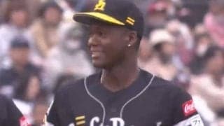 鷹左腕は「身体能力お化け」　衝撃の身のこなし…超人的守備が「エグイて」