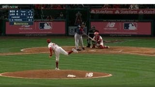 吉田正尚、しぶとく3試合連続ヒット。ベンチの仲間たちも話題の怪獣ポーズ？で祝福