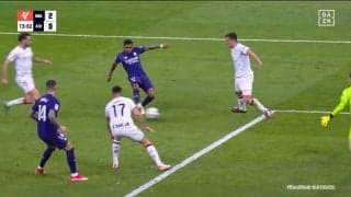 「えぐい」世界最高“10秒”爆速カウンターが炸裂した瞬間　“怪物”の独走高速ラン→スルーパス→圧巻フィニッシュも「簡単にやりすぎて草」