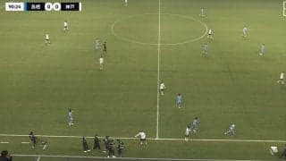 おい！おい！おい！選手とベンチが一斉に猛抗議でスタジアム騒然！試合終了間際に起きた納得のいかないジャッジに不満爆発「マイボールだろ！」