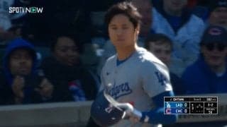 ヘルメットまで吹っ飛んだ！大谷翔平のド迫力スイングに満員の敵地がどよめき連発「特注ヘルメットつくってやれ」